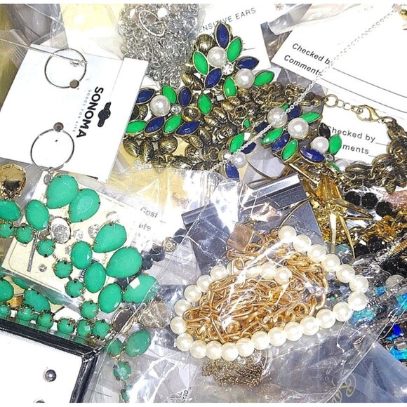 2 lb Jewelry Lot-Some Good, Some Broken-Necklaces,Bracelets,Earrings-Metal - Picture 3 of 6
